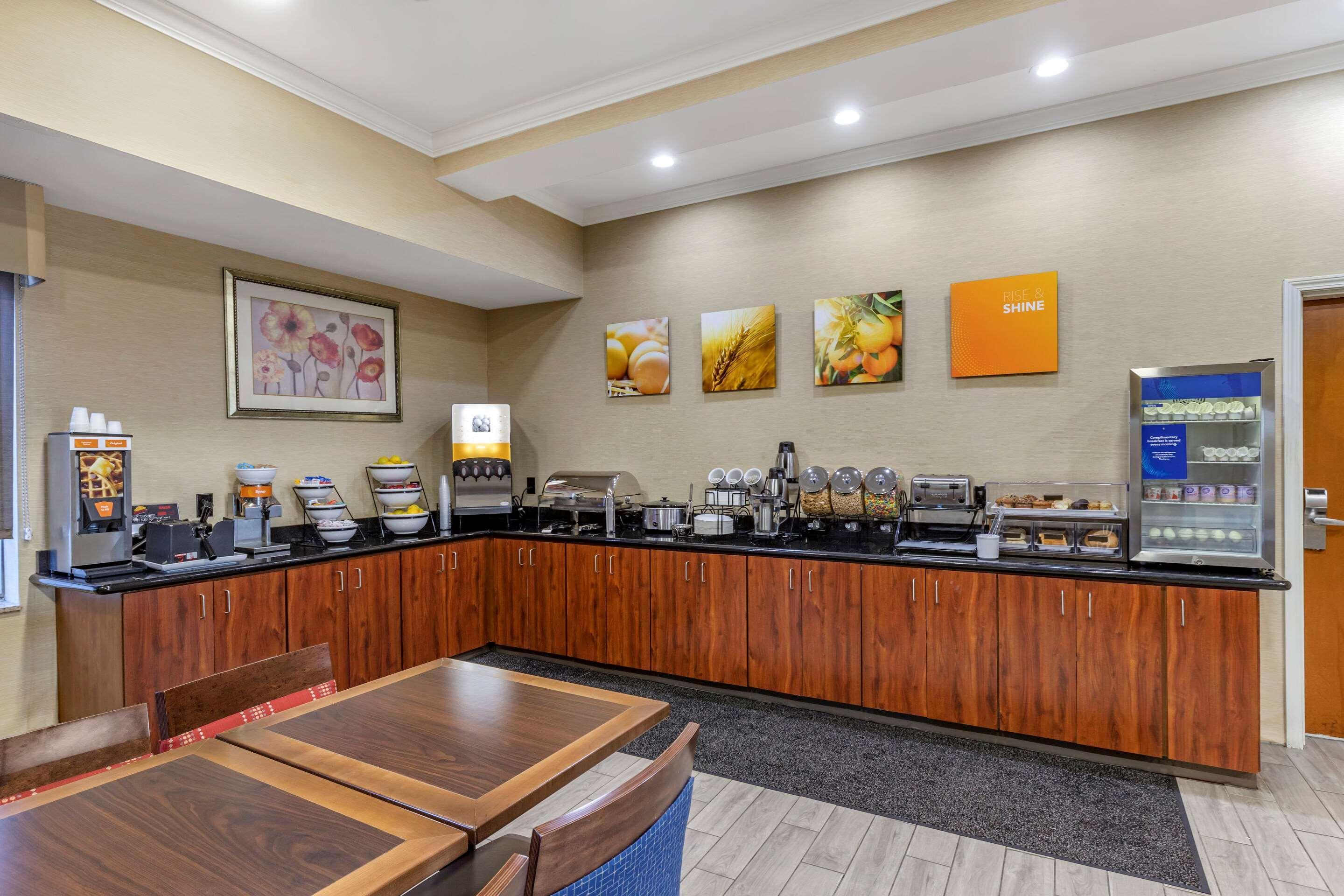 Comfort Inn & Suites Orangeburg Extérieur photo